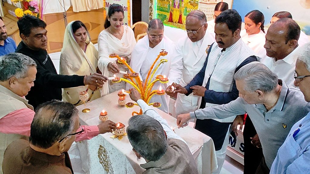 हैल्दी एण्ड हैप्‍पी बनने के लिए मेडिटेशन का गहन अभ्यास करवाया