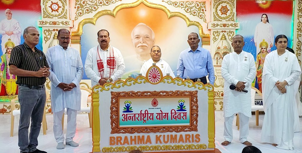 विश्‍व योग दिवस की संध्या पर राजयोग तपस्या का विशाल आयोजन