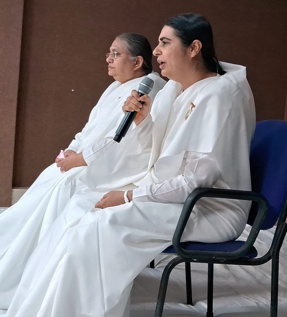 मेडिटेशन से हमारी वाणी में मधुरता, कर्मों में श्रैष्‍ठता और स्वभाव में सरलता आती है